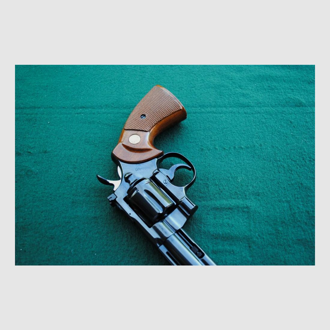 Colt Python, prova 74, lunghezza canna 6", impugnature originali, mai sparato