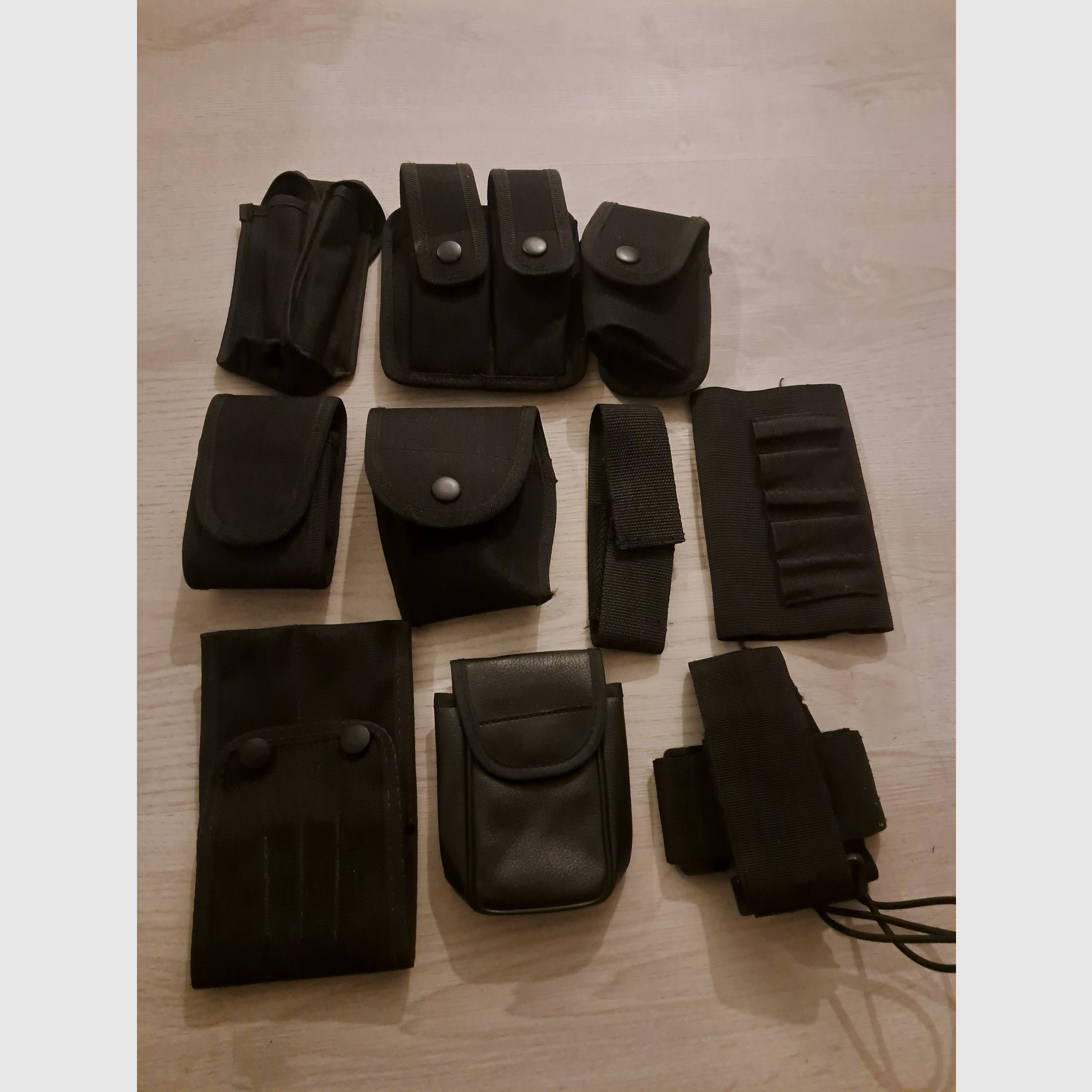 Verschiedene Taschen Zubehör als Set für Gürtel Hinterschaft Patronenhalter Kaliber 12