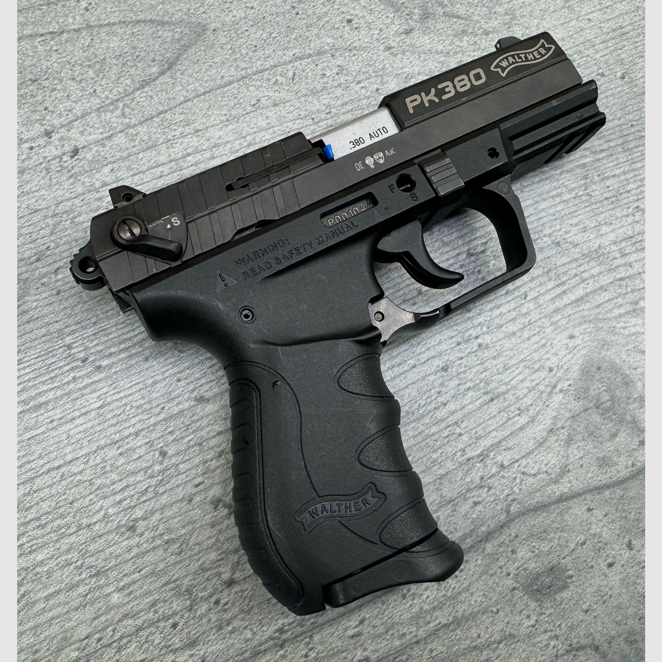 Vorführwaffe Carl WALTHER PK380 Cal. 380 / 9mm Browning in Schwarz