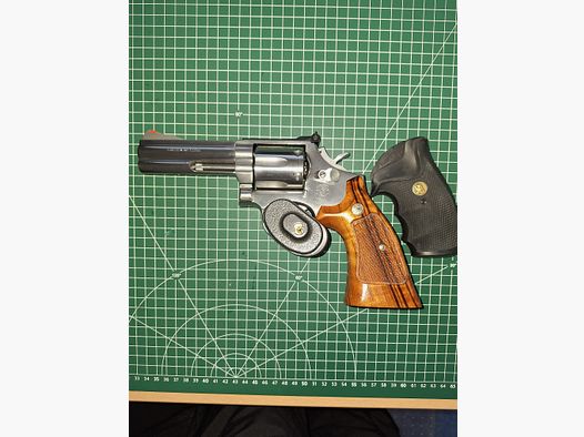 Revolver .357 Mag  Smith & Wesson  Mod 686