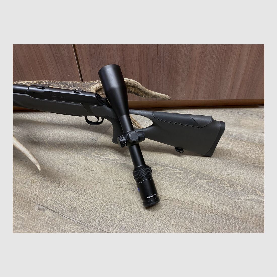 Sauer 404 Synchro XT, mit Zeiss Conquest V4 3-12x56, Stahlsystem & Sauer Dämpfer