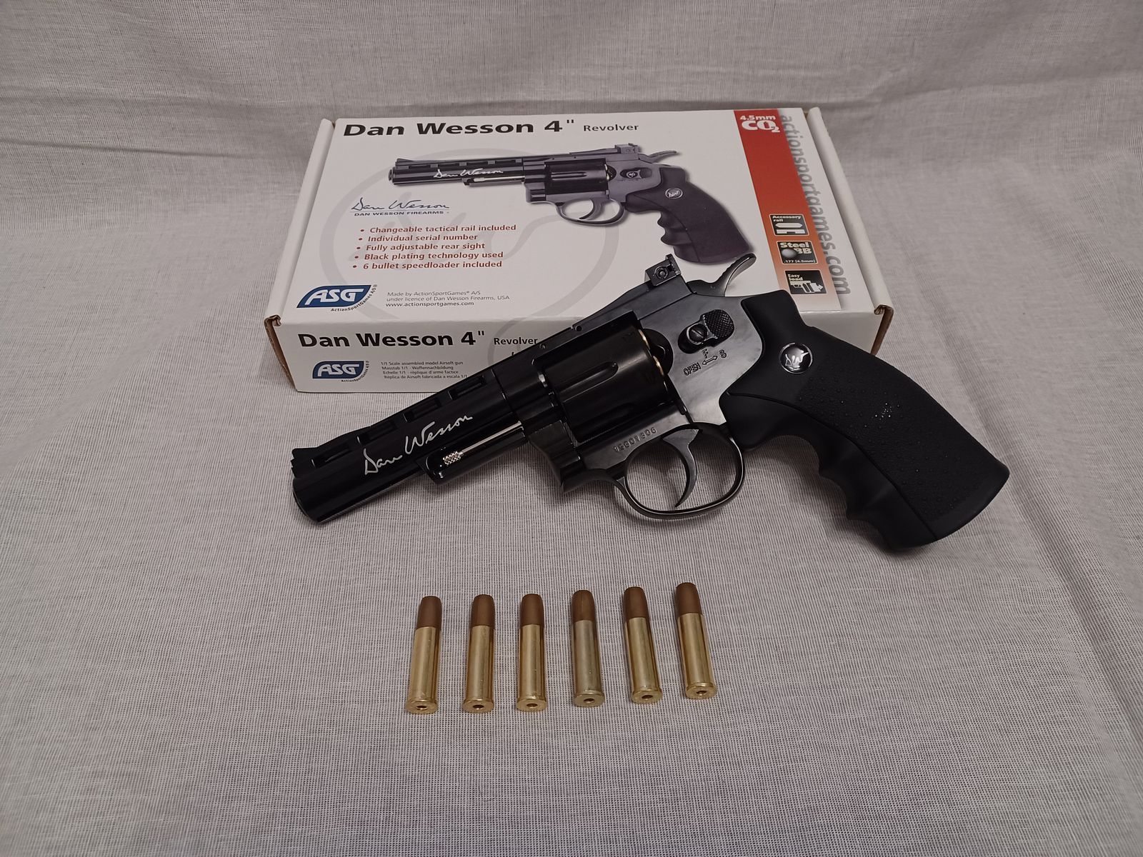 Dan Wesson 4" schwarz / 4,5 mm BB / CO2 / Revolver / OVP (114)