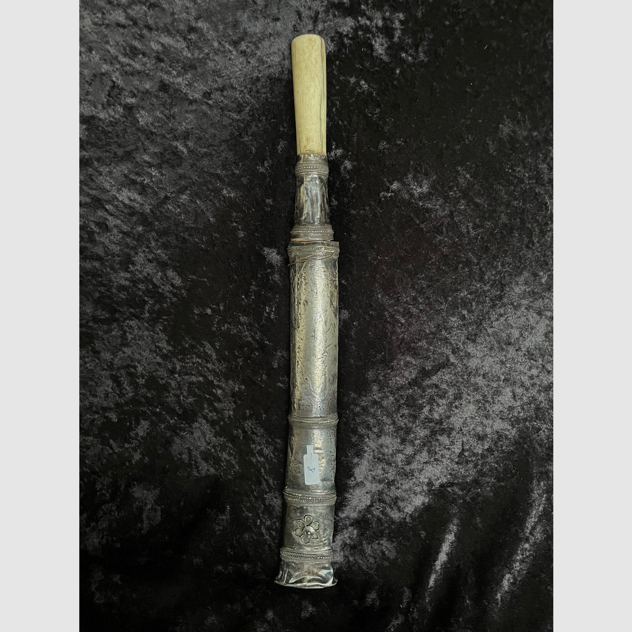 Antyczny srebrny nóż Dha – Myanmar (Birma) XIX w. – uchwyt z morskiej kości słoniowej/kości