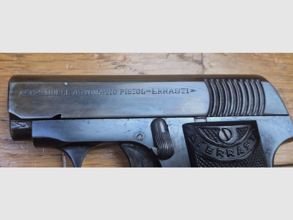 Kleiner Selbstladepistole Errasti Modell 1912 – Kal. 6.35 Browning / 25 ACP – Sehr gute spanische Kopie des Browning 1906 – Waffe mit zwei Brünierungen und Horn-Griffschalen – TBE++, Bild 1 von 17