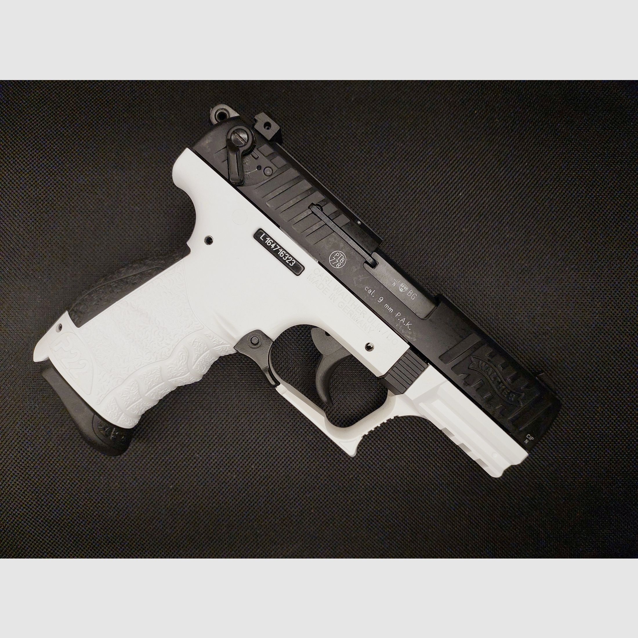 Walther P22Q Schreckschuss Pistole 9mm P.A.K. Sondermodell CHESS (PTB 778) mit 2 Magazinen - neuwertig! [P 22 q]