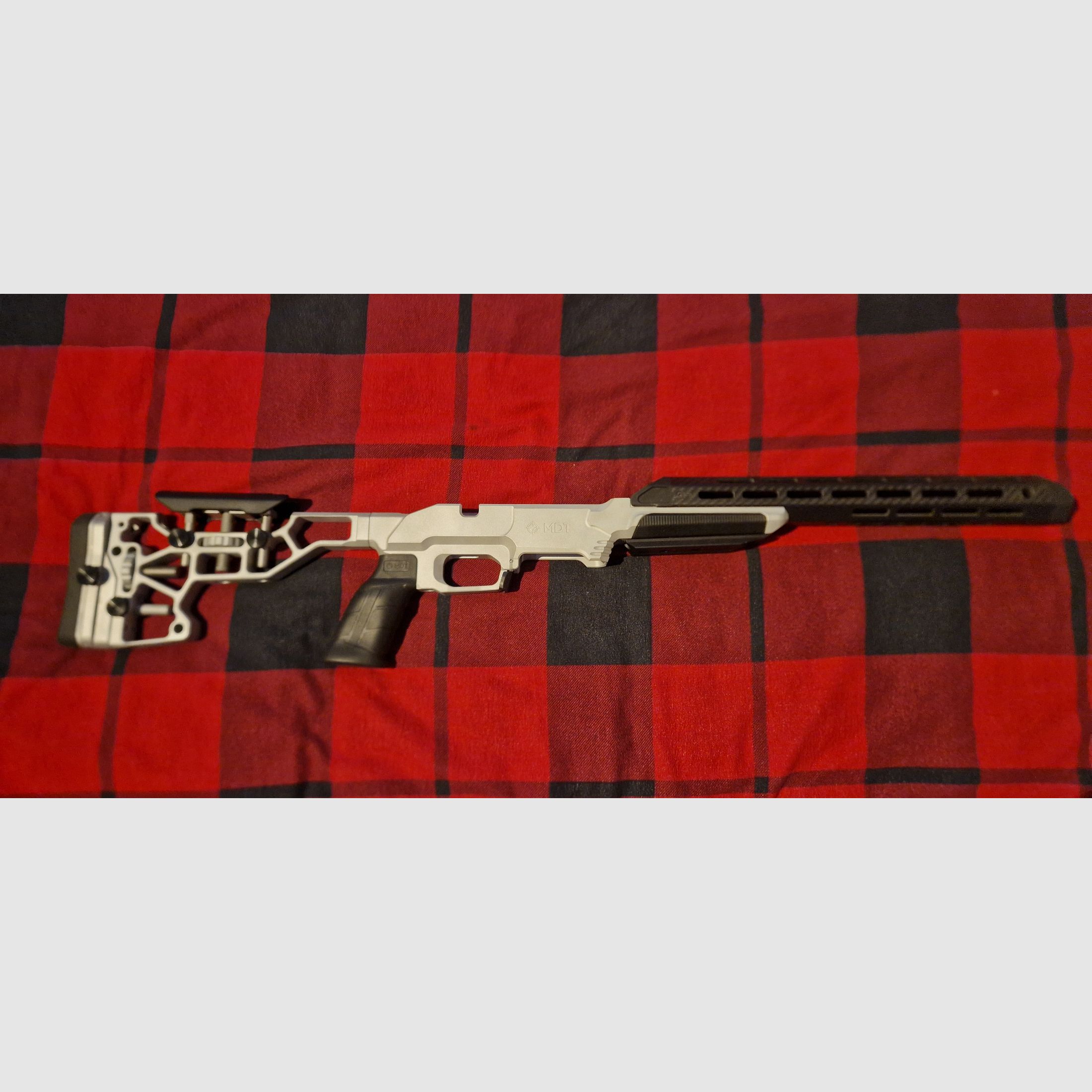 MDT ESS Chassis  mit Carbon Forend Tikka T3 ggf Tausch