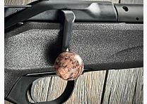 JÄGERSCHMUCK - Kammergriffkugel für Blaser R8 – rosa Granit