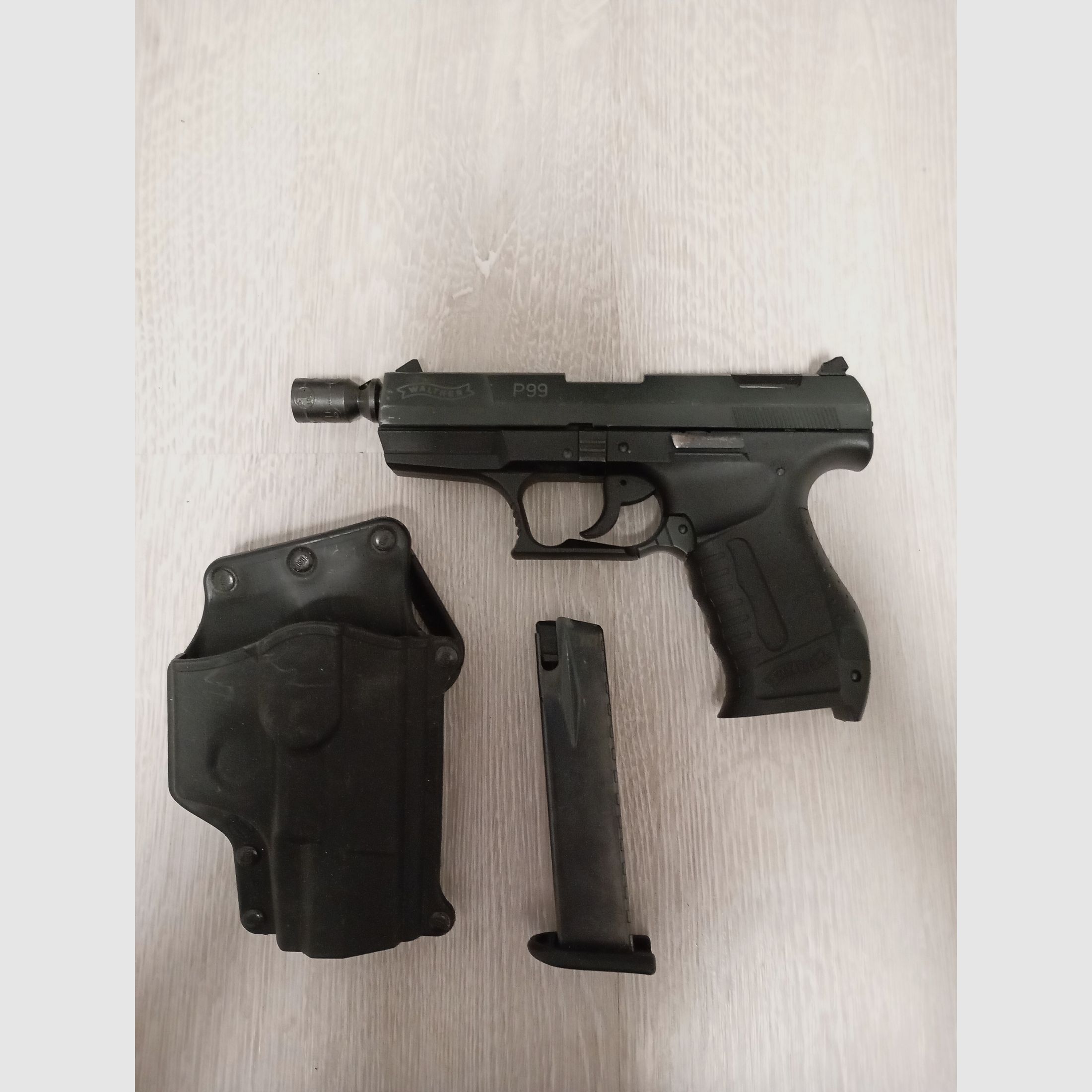 Walther P99 Schreckschusspistole inklusive Holster 