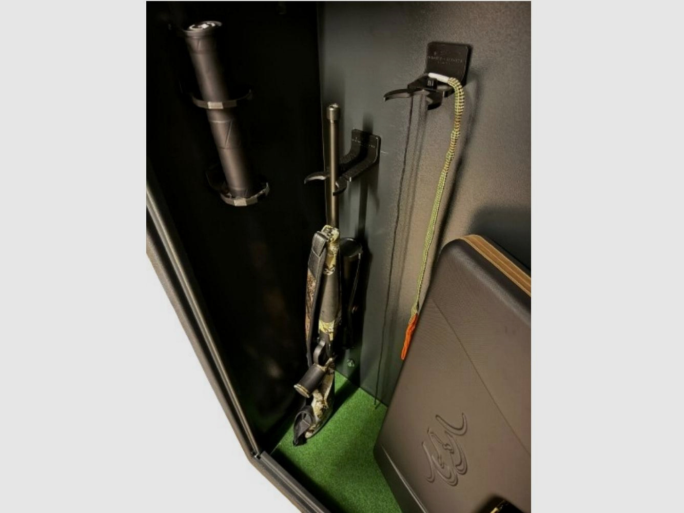 Waffenschrank HUNTER Milan (1700x690x410) max. 14 LW