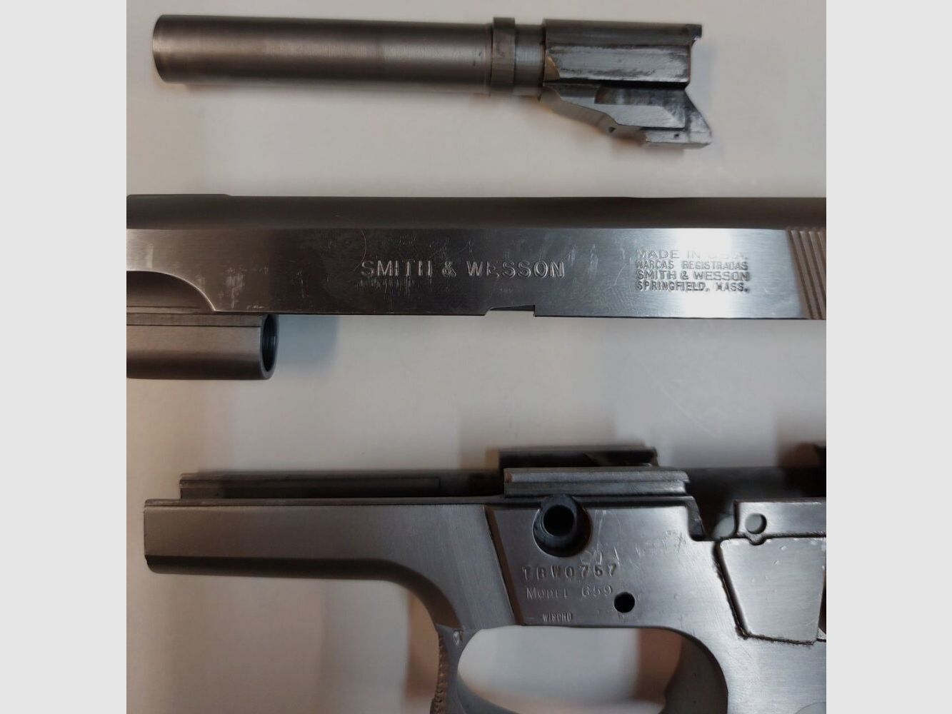 Smith & Wesson Defekt Pistole Smith & Wesson Mod.659 im Kaliber 9x19 (Bestehend aus Lauf,Verschluss,Griffstück)