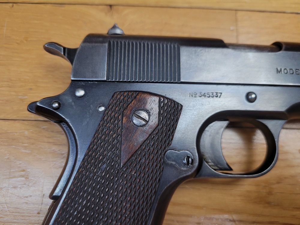 Seltener Colt 1911 Pistol (nicht 1911 A1!) – Der ursprüngliche Mythos! – Militärwaffe von 1918 – Original Kal. 45 ACP – Sehr schöne Originalbrünierung – Lauf in sehr gutem Zustand – Mechanik einwandfrei – Griffschalen, Schrauben, Magazin original und in TBE – Er sieht überhaupt nicht aus wie ….106 Jahre! Sehr guter Zustand!, Bild 4 von 20
