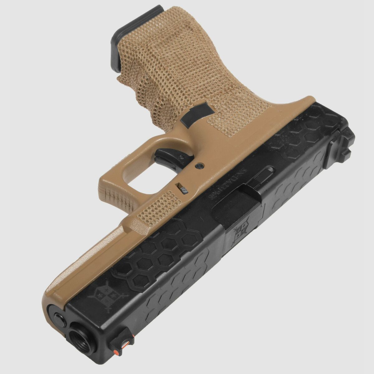 P03 GBB Airsoft Pistole in TAN | Delta Armory