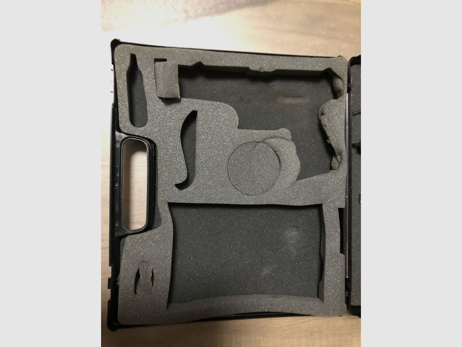Walther CO2 CP99 pistool als onderdelenhouder
