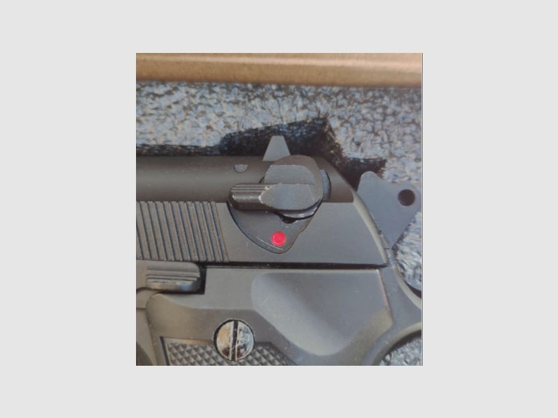 M92 Gas Blow Back mit Schalldämpfer in Schwarz