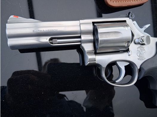 Revolver  S & W  686   4 Zoll Lauflänge Kal.357mag