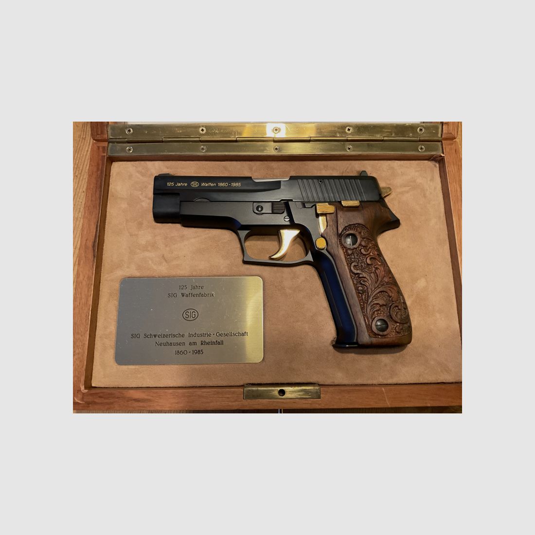 Pistole SIG JR226 Jubiläumsmodell 125Jahre im Holzkasten 9mmLuger SNR JP1645