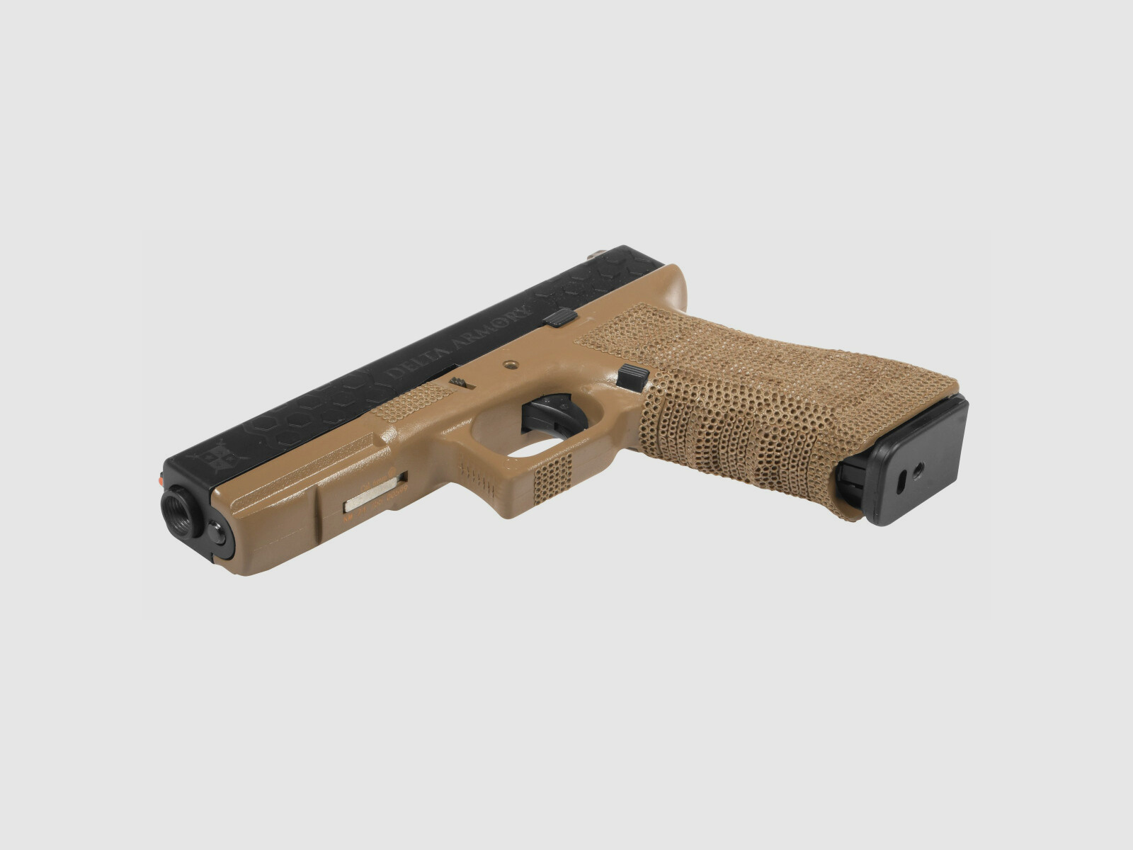 P03 GBB Airsoft Pistole in TAN | Delta Armory