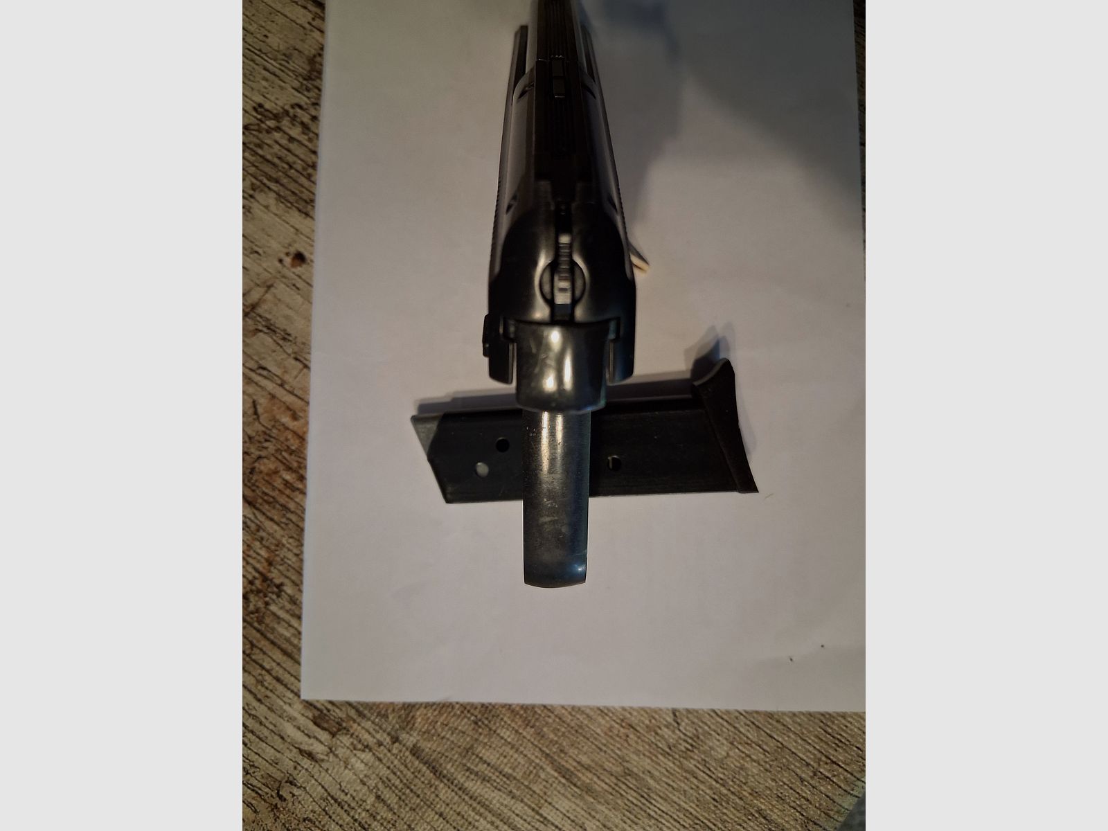 Collectionneurs attention !!! Röhm RG 8 (PTB-154), plaquettes en bois, chargeur de rechange, État TOP, jamais tiré