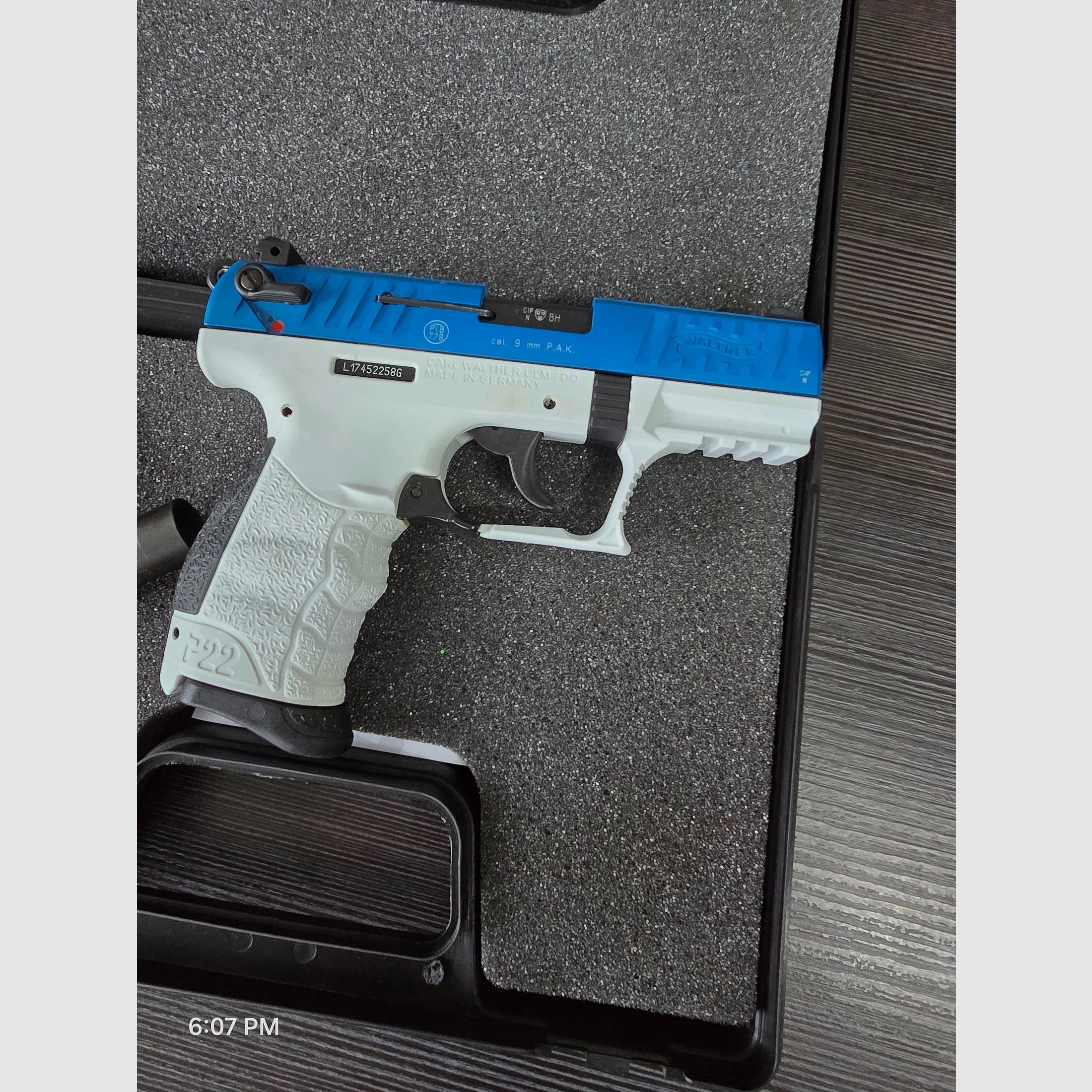 Walther P22Q Blue/ White Edition