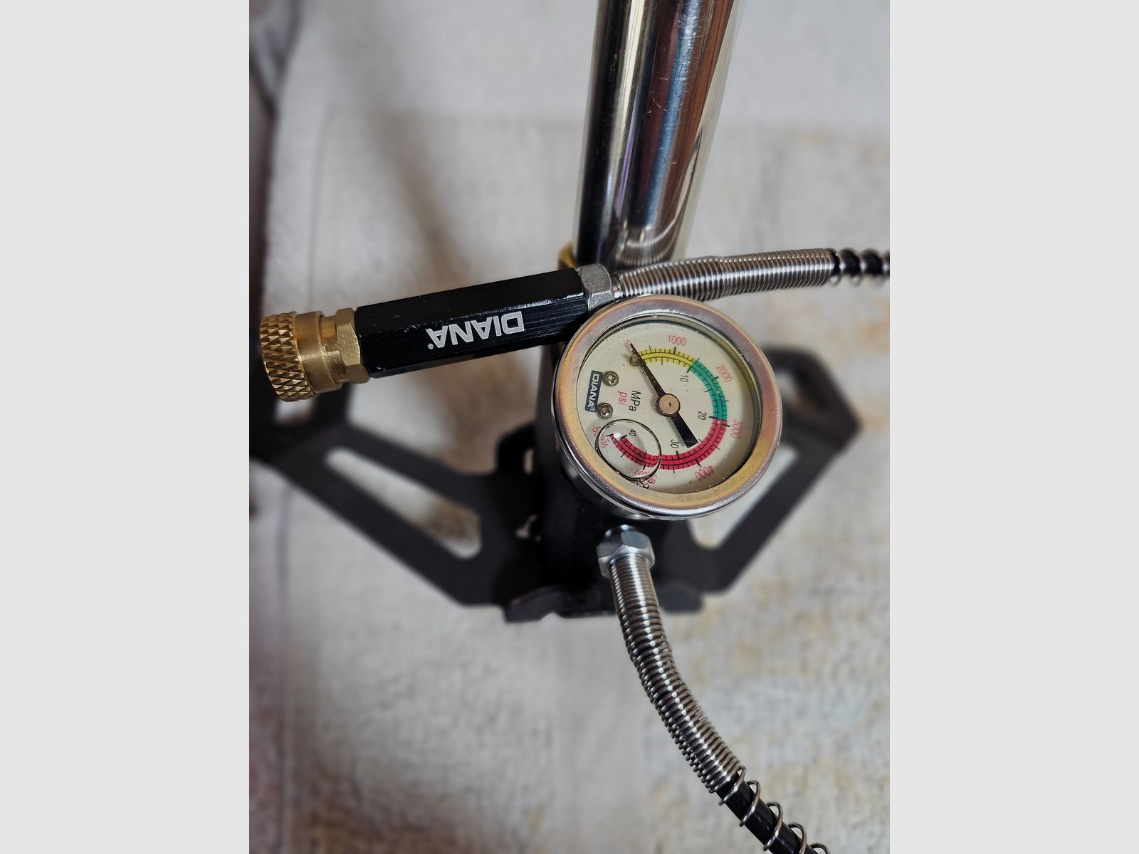 Diana hand pump 300 bar for PCP airguns, image 3 of 5