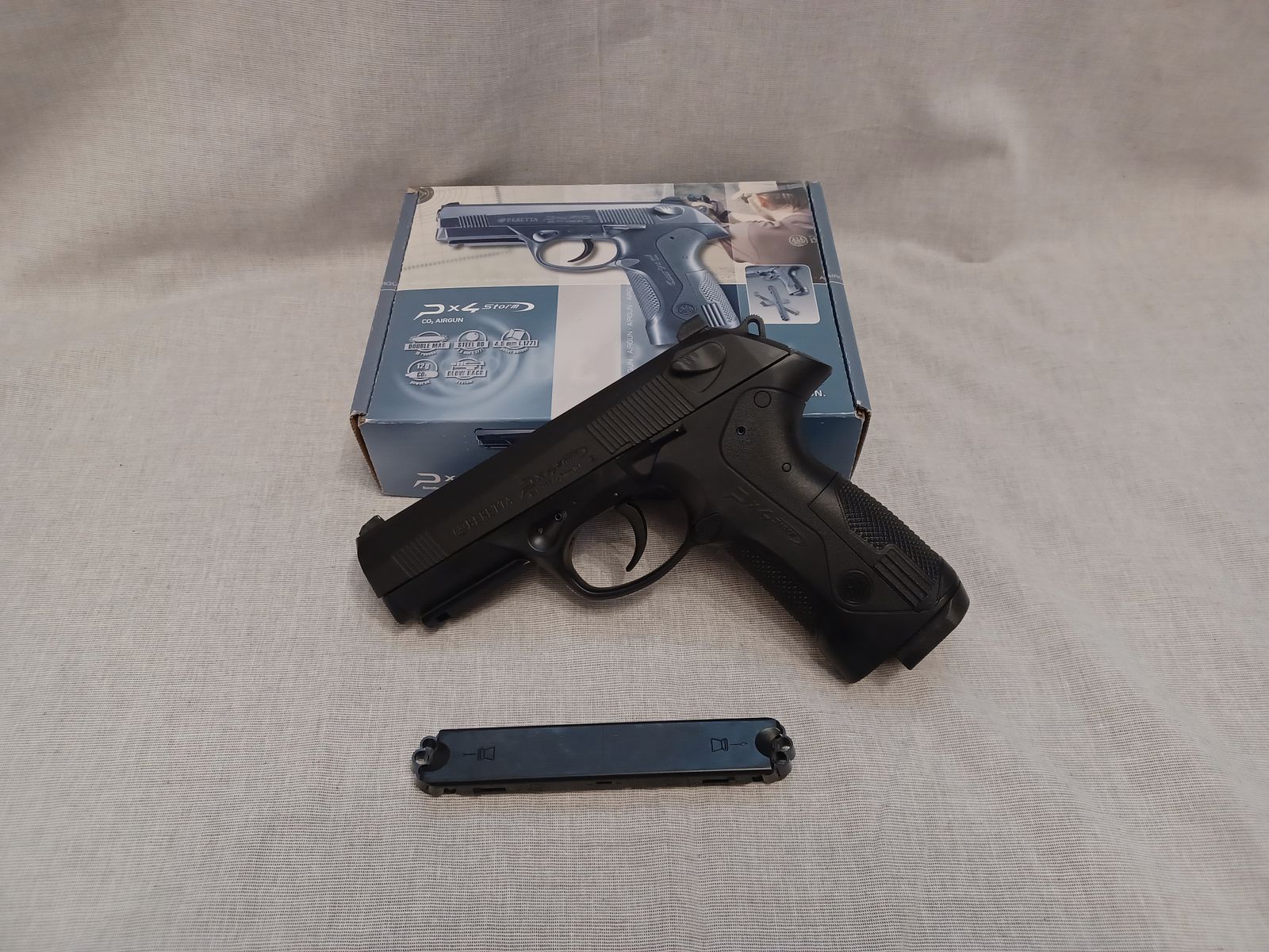 Beretta Px4 / 4,5 mm Diabolo / BlowBack / CO2 / Pistole / OVP (25)
