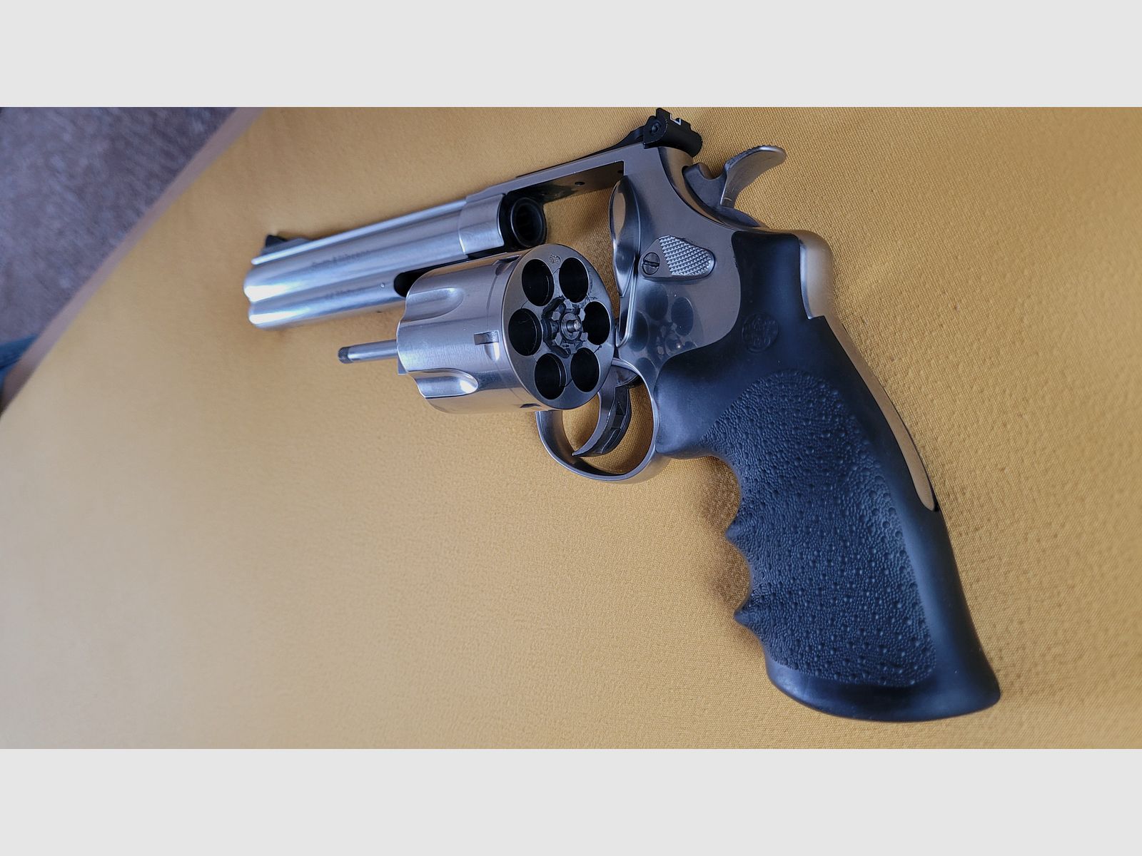 44 Magnum Smith & Wesson Revolver 629-5 Classic