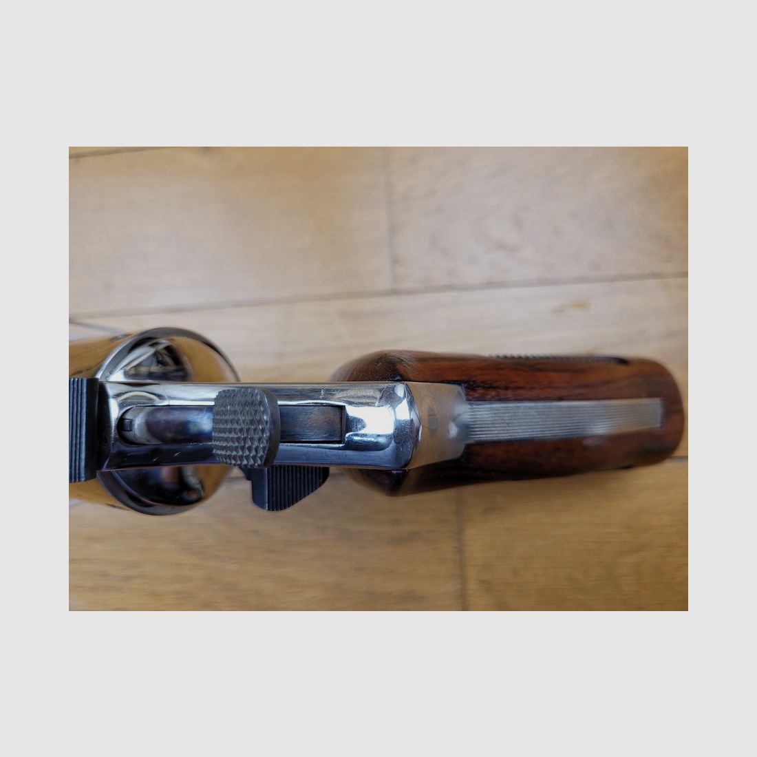 Top Smith & Wesson – selten 29-2 – 44 Mag – 4 Zoll – hochglanzpoliert – Neuzustand!, Bild 16 von 17