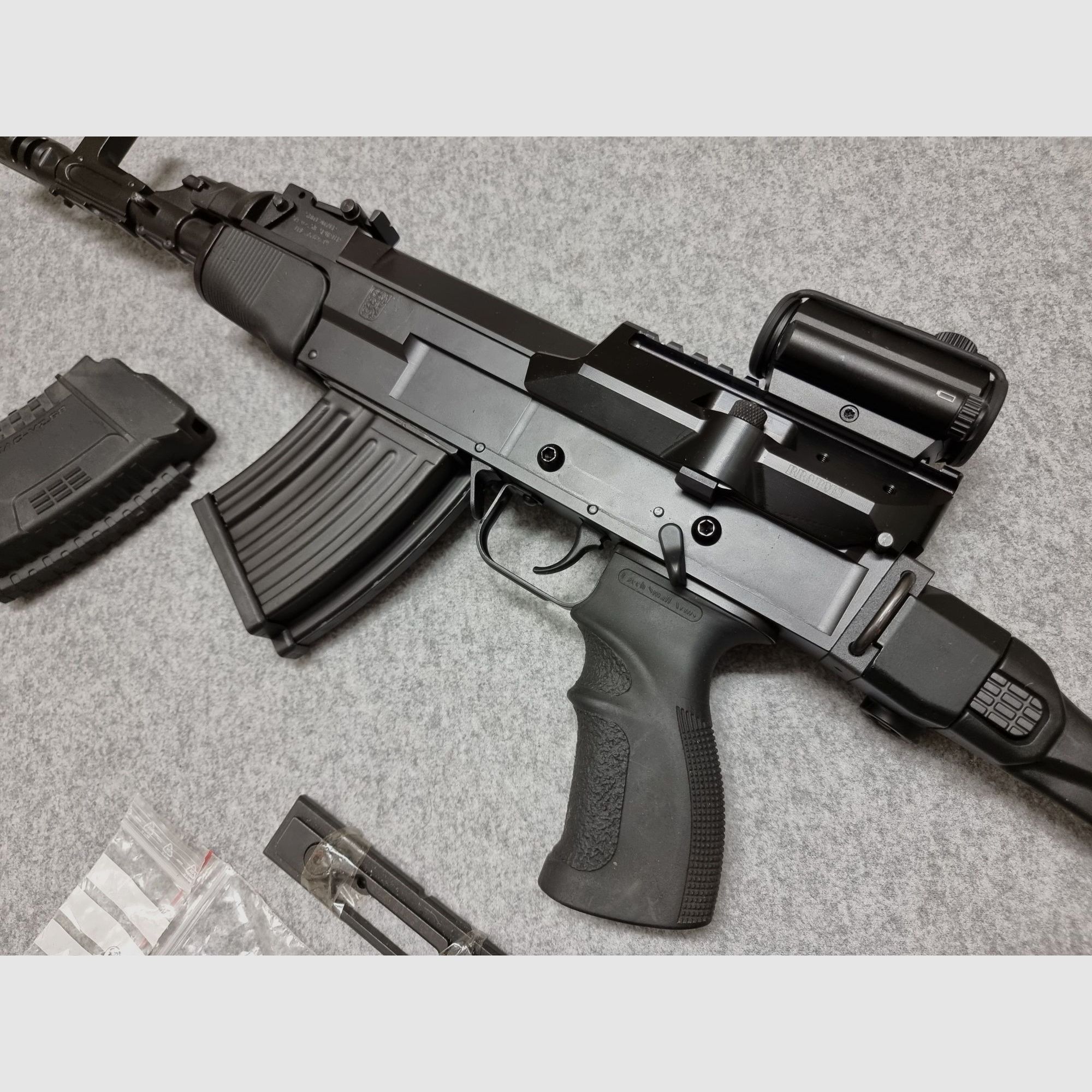 CSA VZ58 Sporter - cal. 7,62x39 - kompakte Büchse - mit Zubehör und Red Dot