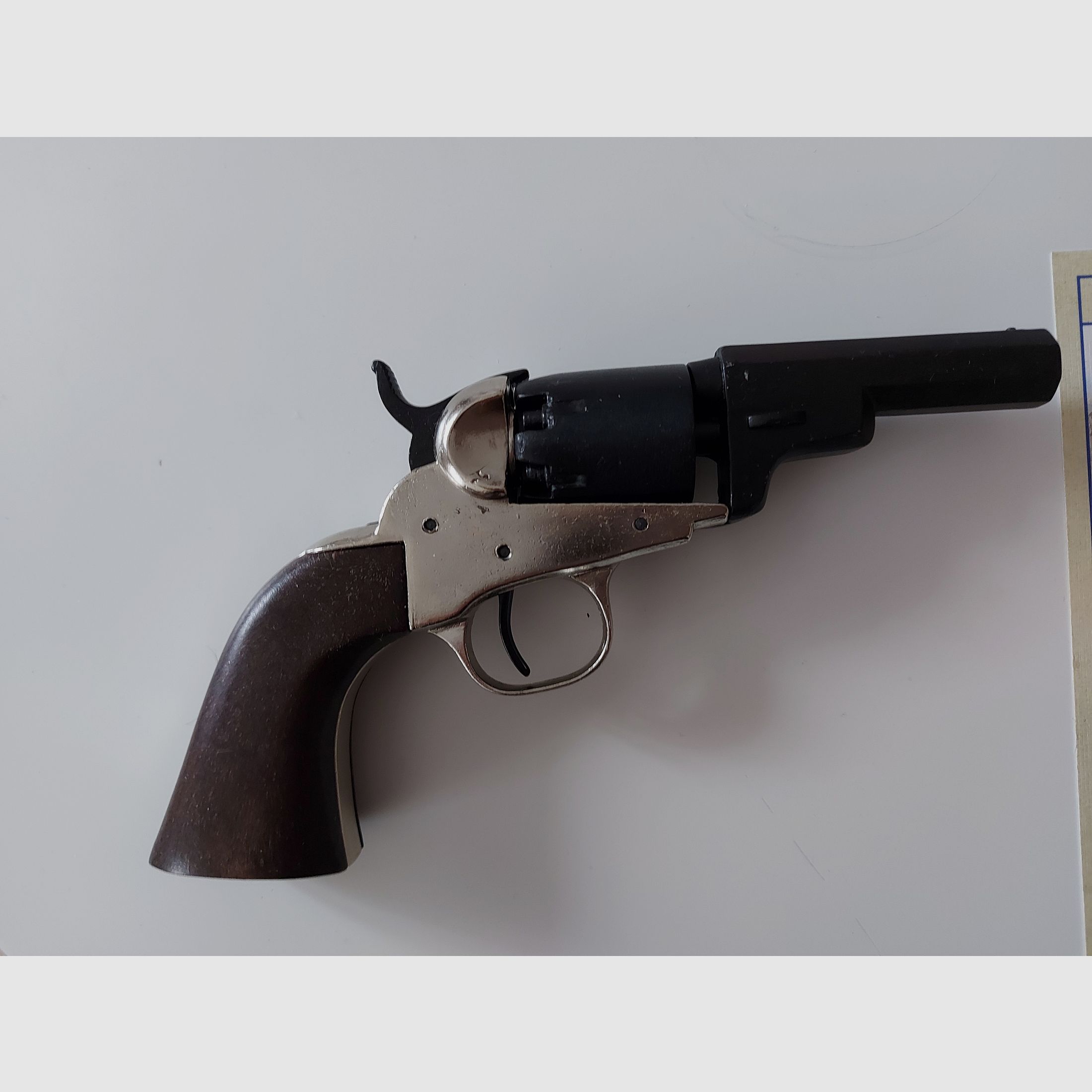 Colt• WELLS  FARGO USA 1848 / Dekowaffe