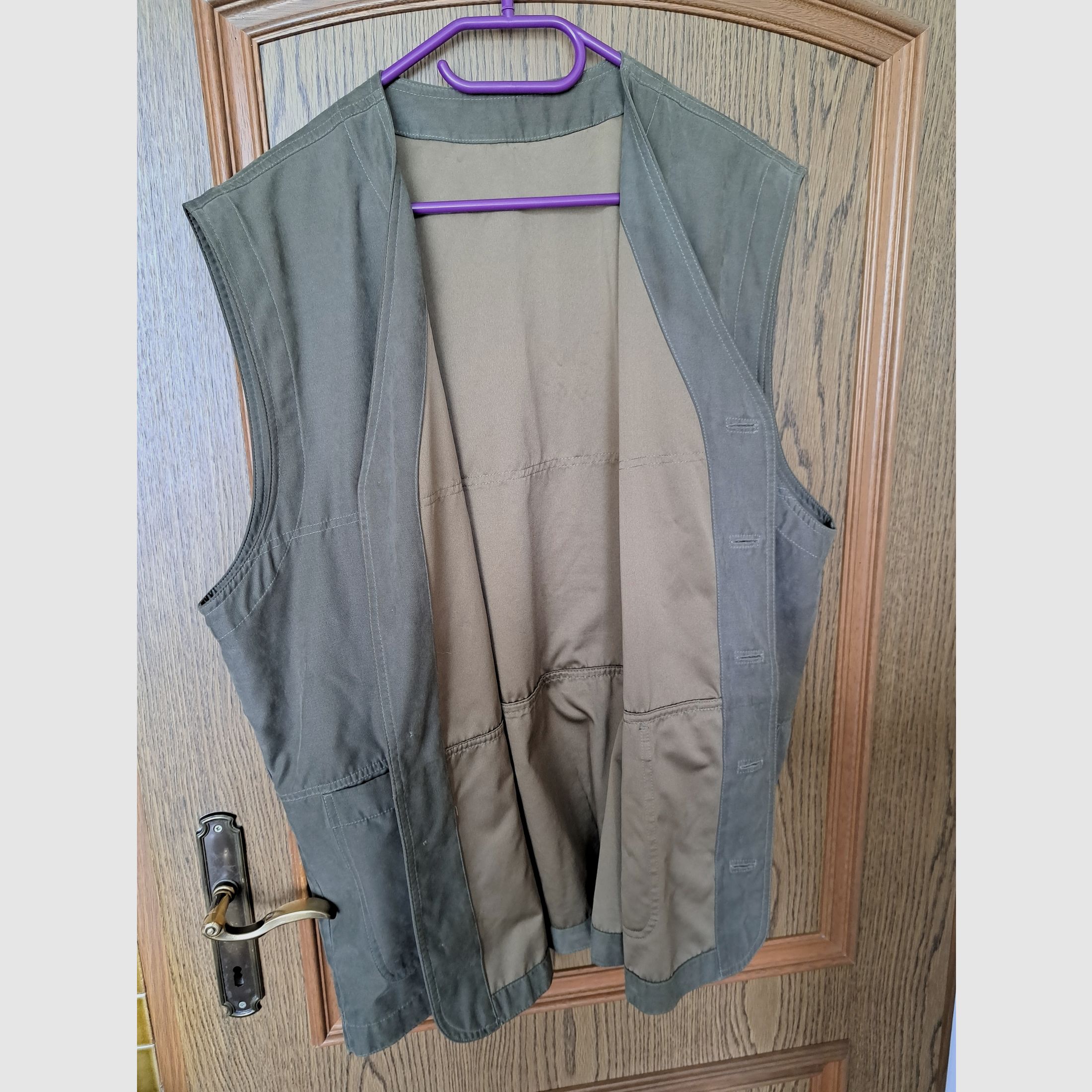 barely worn green hunting vest size 62