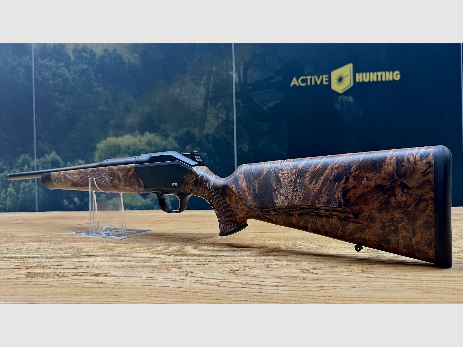 Blaser R8 Custom Schaftholz HK 9-10 / mit vielen Goldelementen / Standardkaliber nach Wahl / TRAUMWAFFE