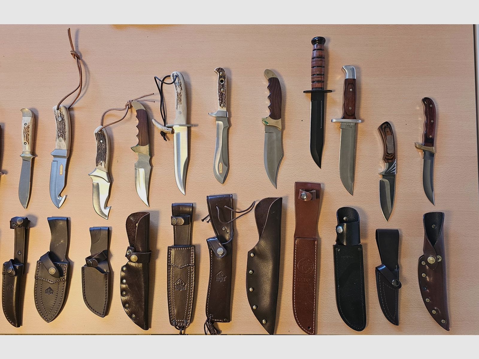 26 Jagdmesser von BÖKER, PUMA, Diefentahl, Hartkopf, Buck, EKA etc. im Set zu verkaufen