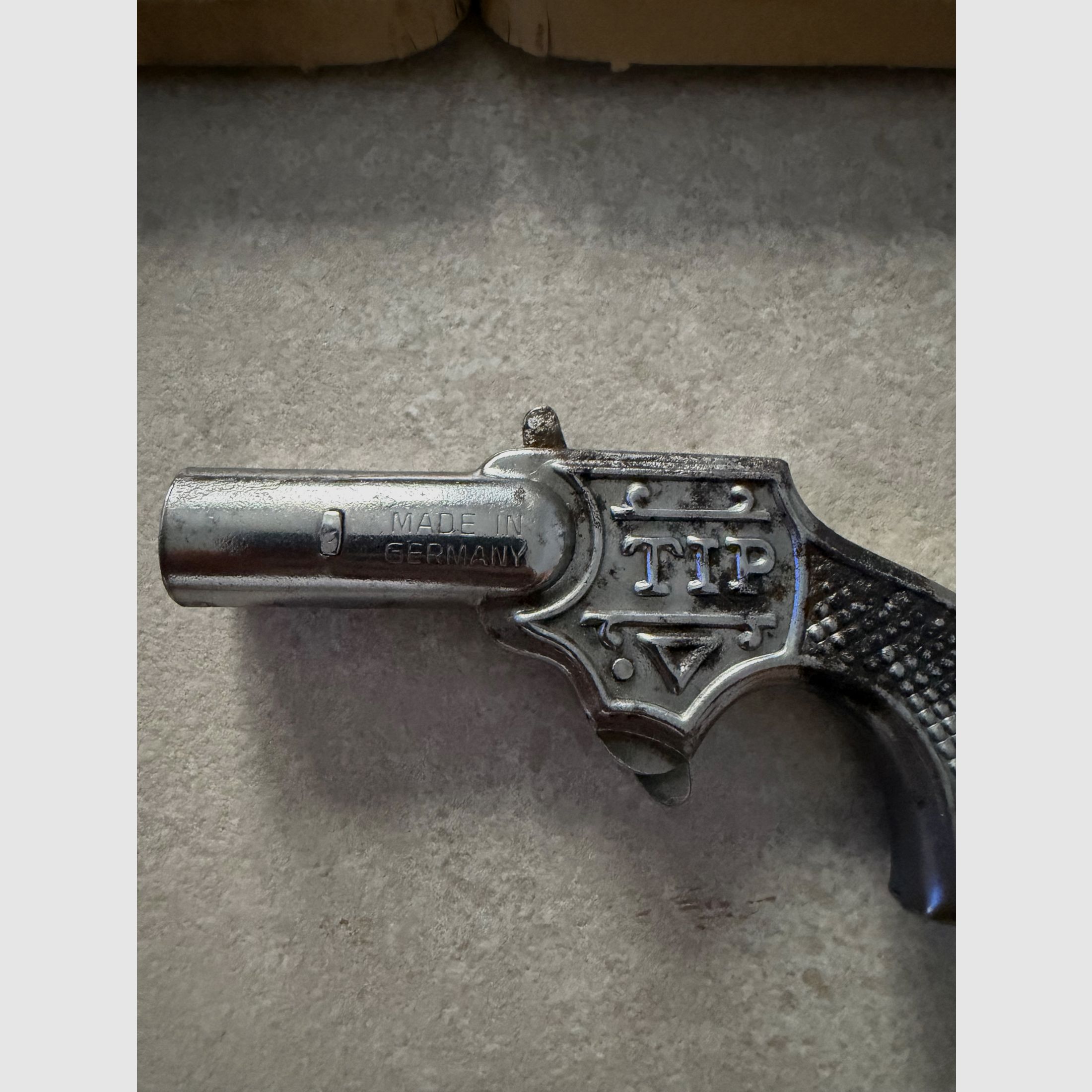 Pistolina a salve TIP degli anni 1920-1930 con cartucce a salve, immagine 3 di 3