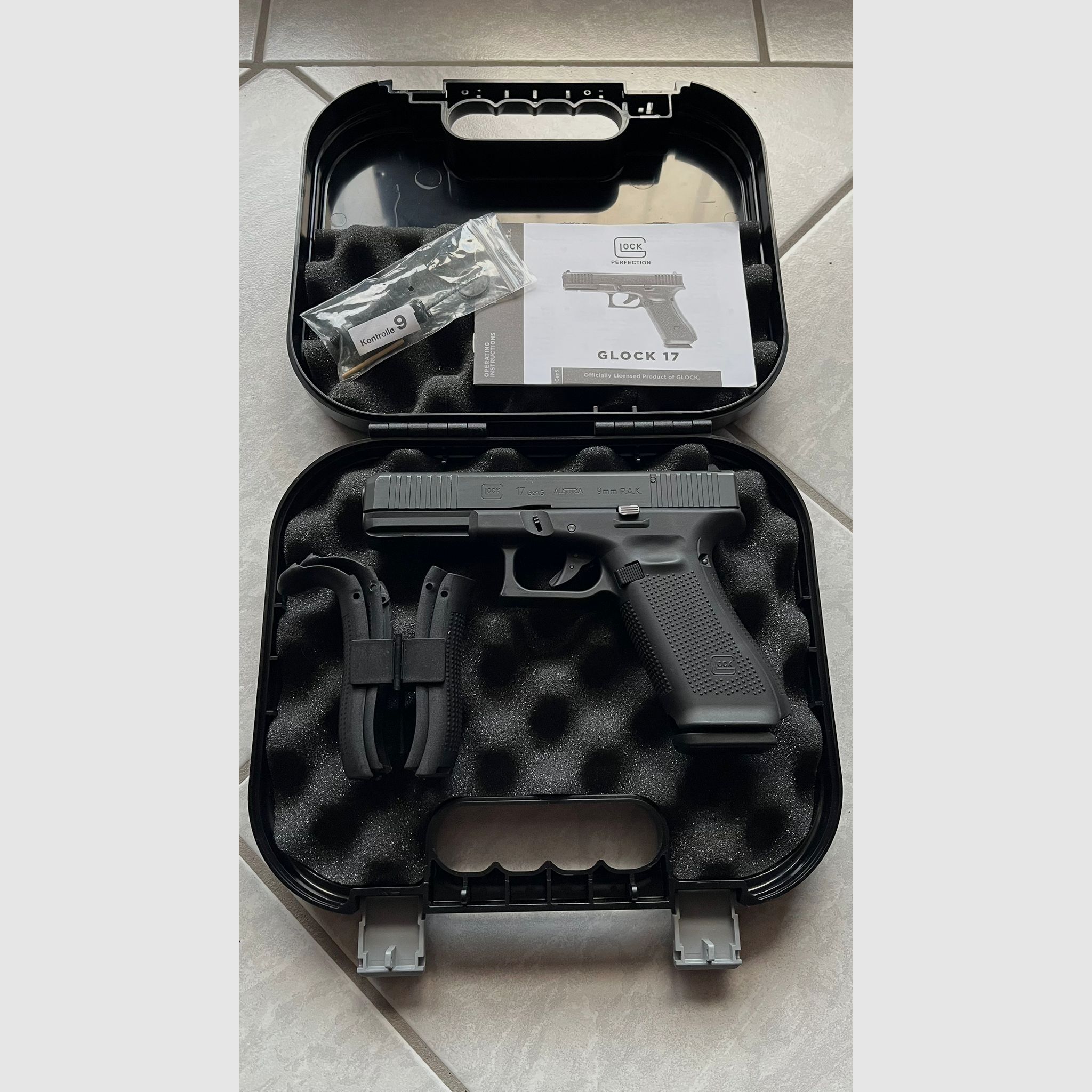 Glock 17 Gen 5 9mm P.A.K. Erste Edition Umarex - Neuzustand - mit originalem Glock Koffer und Zubehör (Vollständiges Set)