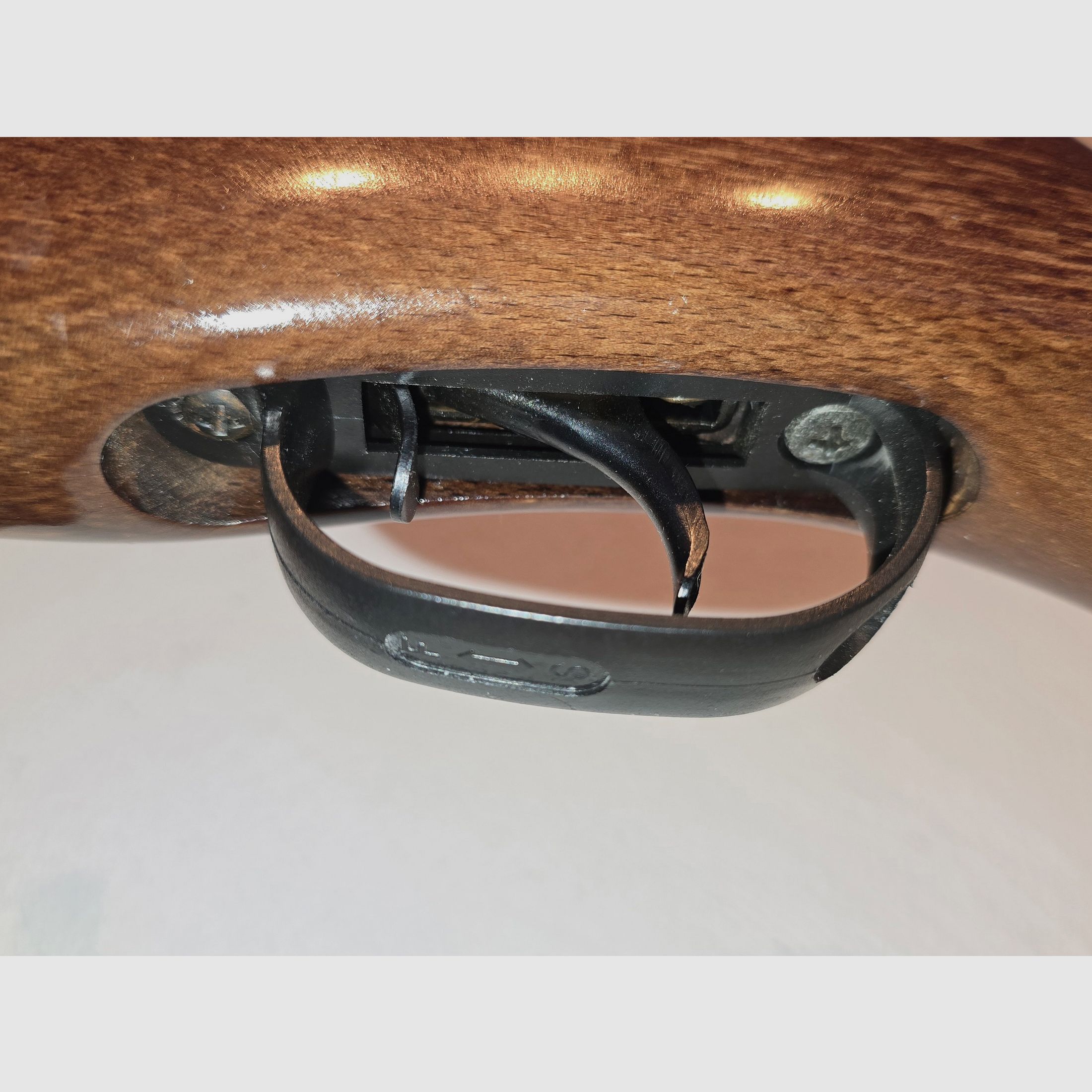 Carabina de aire comprimido GAMO MULTISHOT 8 disparos, con mira abierta en calibre 4,5 mm con 4 cargadores