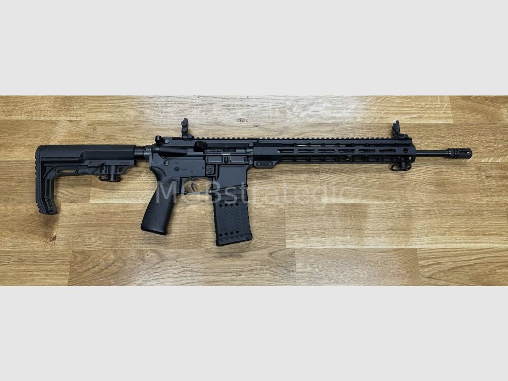 Windham Weaponry R16 Superlight - 2,64 kg - halbautom. Büchse .223Rem Gewicht ungeladen nur ca. 2,64 kg - SKU: R16SLSFSM - 16″ Superlight with Melonite QPQ Finish and A2 Flash Suppressor - 13" Windham M-Lok Handschutz System AR-15 AR15