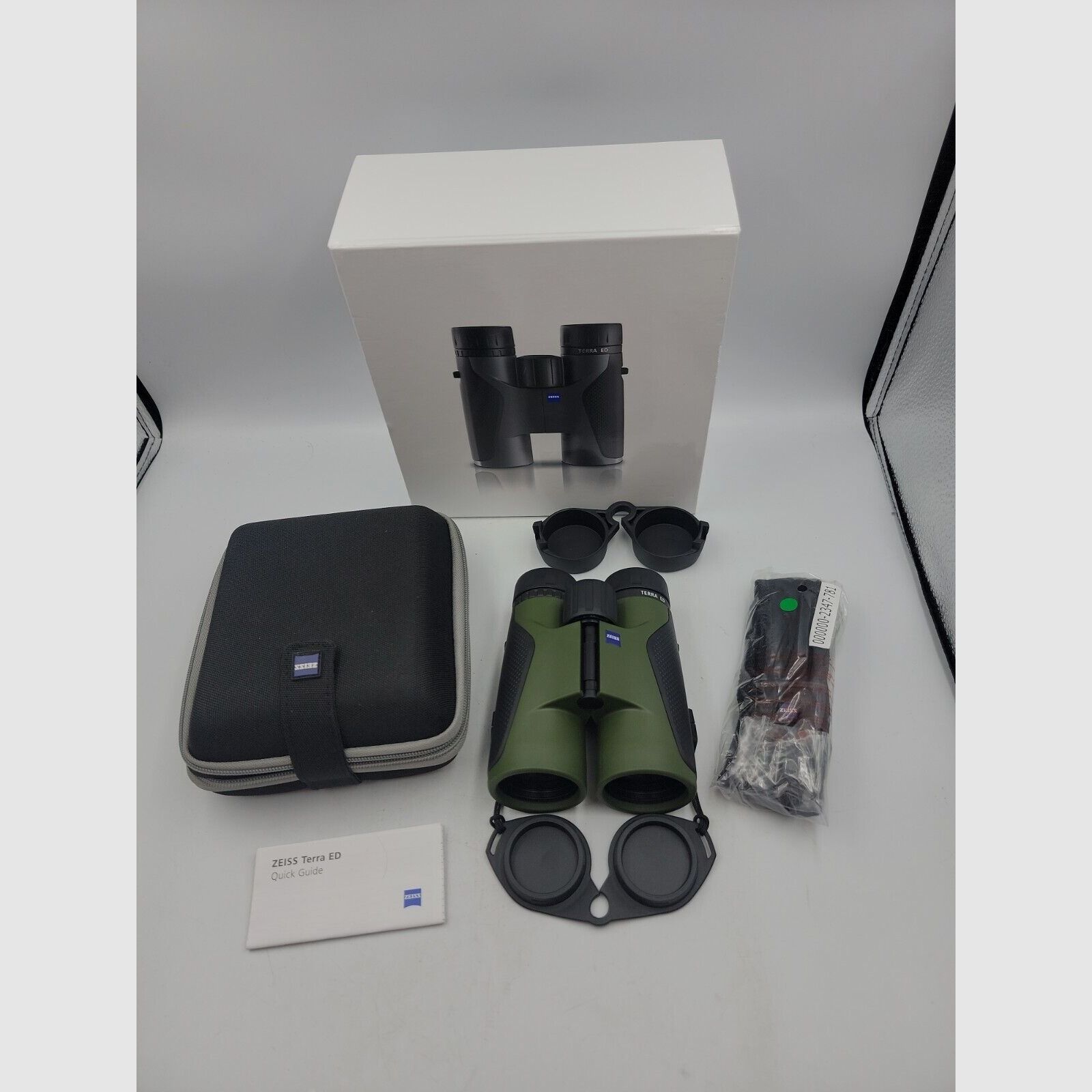 ZEISS Terra ED 10x 42mm Outdoor Binoculars, Green