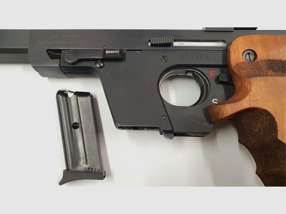 Carl Walther Waffenfabrik Ulm/Do. GSP mit Nill Griffschalen