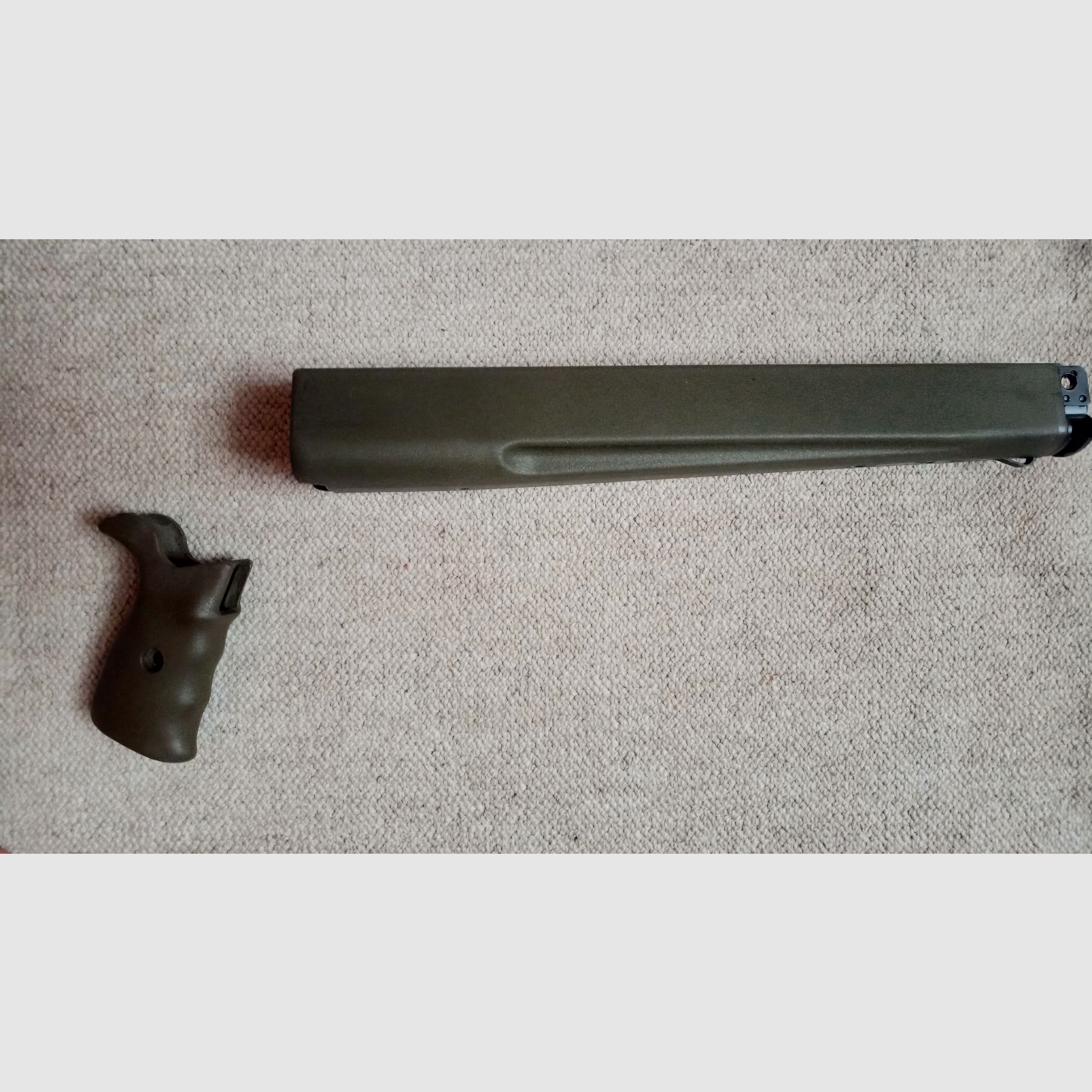 Originele trapeze handbescherming voor tweepoot en grip voor H&K G3A4 / kleur afgestemd in NATO Groen // OD-Groen brede handbescherming + pistoolgreep / G3 handbescherming