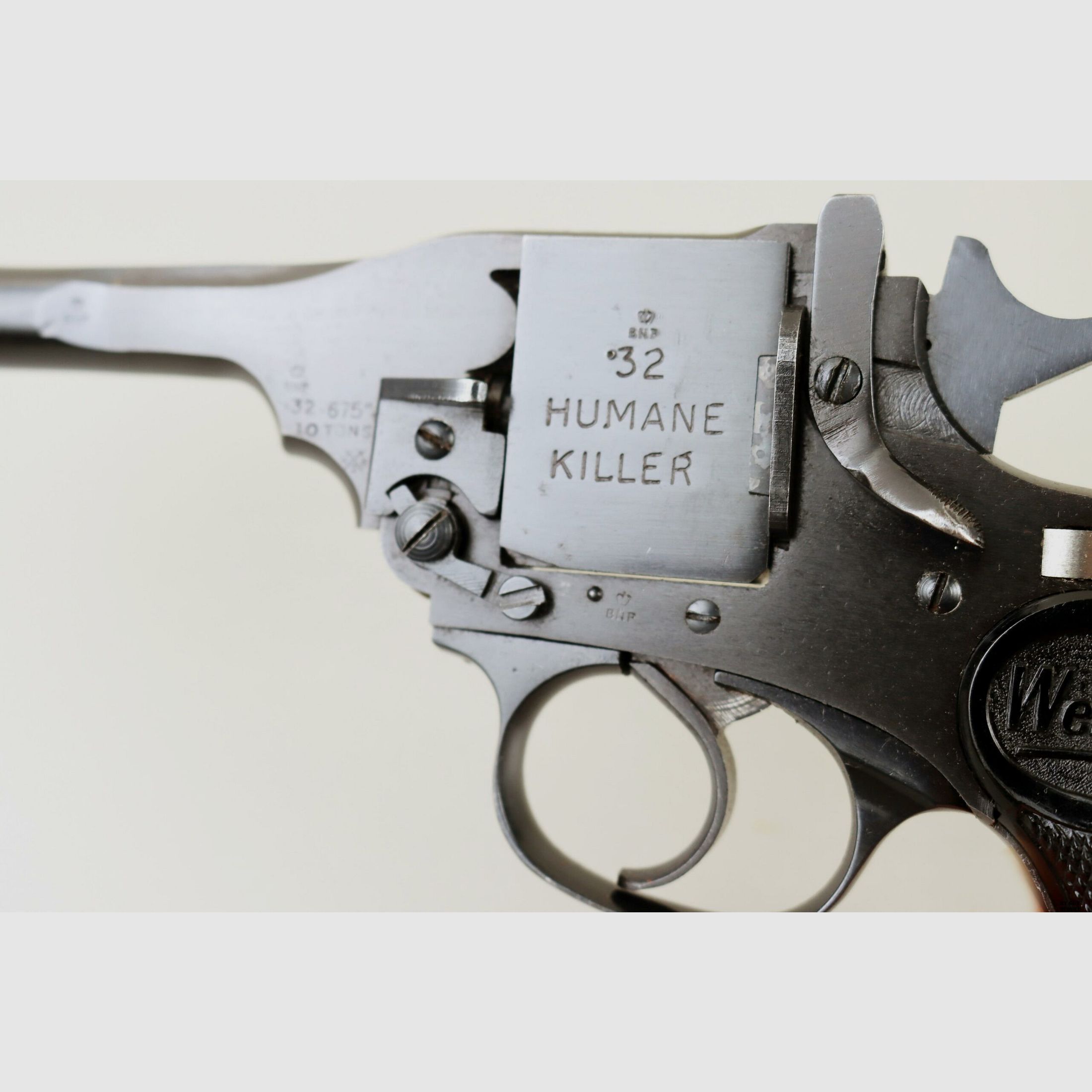 Pistole Webley & Scott mod. Mark IV Humane Killer Kal. 7,65 mm Matr. 73744, Bild 11 von 17