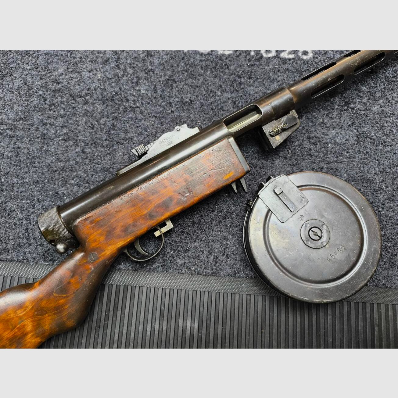 Suomi KP/-31 SJR submachine gun cal. 9mmP – with drum magazine, image 3 of 10