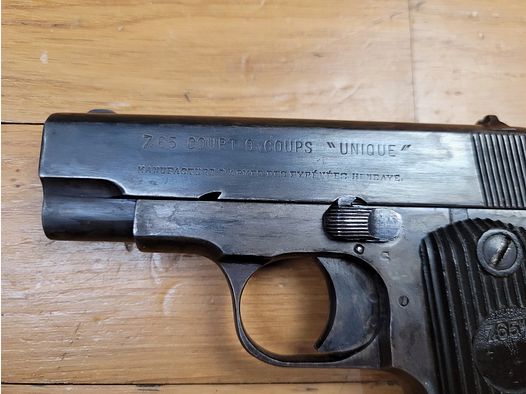 Beau pistolet Unique Rr51 – Cal. 7,65mm – Manufacture d&rsquo;Armes des Pyrénées Françaises – Continuation du Kriegsmodel d&rsquo;occupation – Très bonne facture – Excellente prise en main – Deux chargeurs 9 coups – Un mini 1911A1 en 7,65 ! – Exemplaire en très bon état ! – TBE+