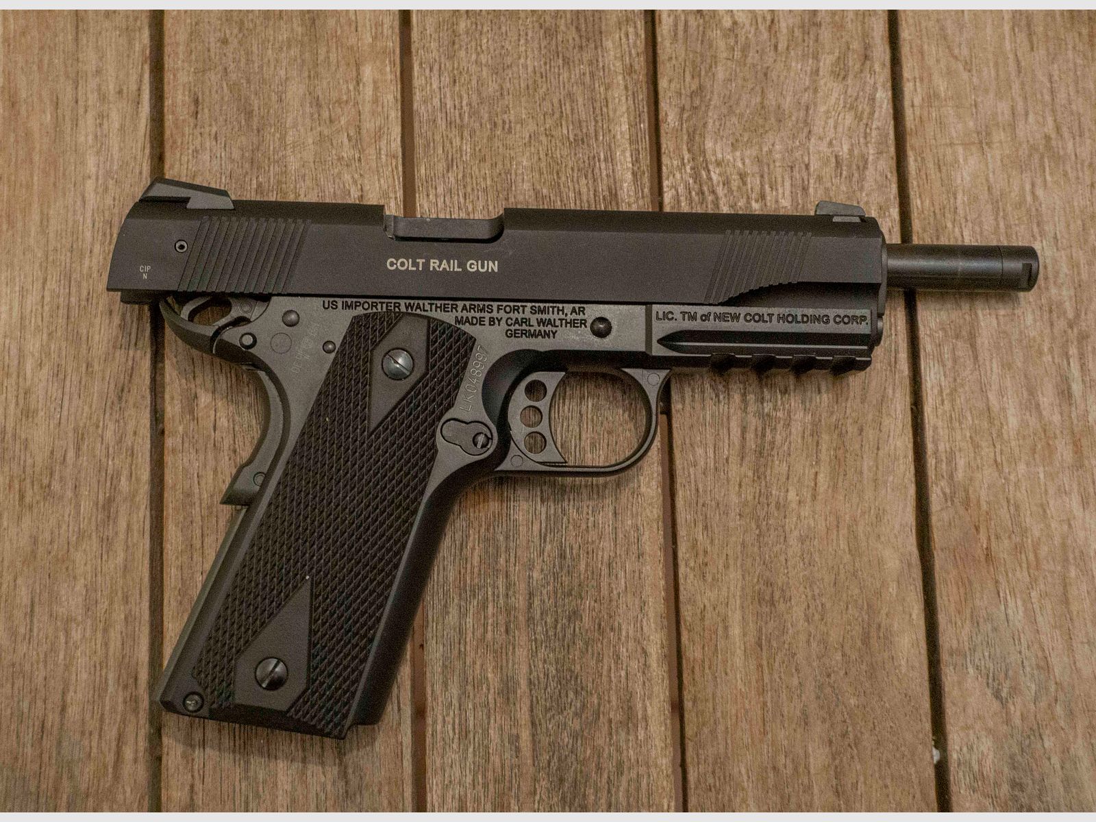 Pistole Colt 1911 Rail Gun Government Modell 22lfB