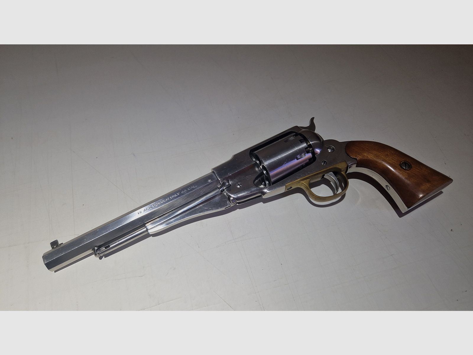 Revólver de percusión Pietta 44 con cañón de 8 pulgadas