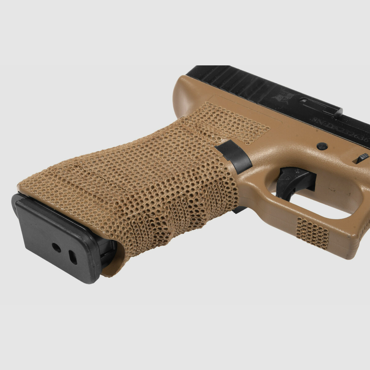 P06 GBB Airsoft Pistole in Tan | Delta Armory