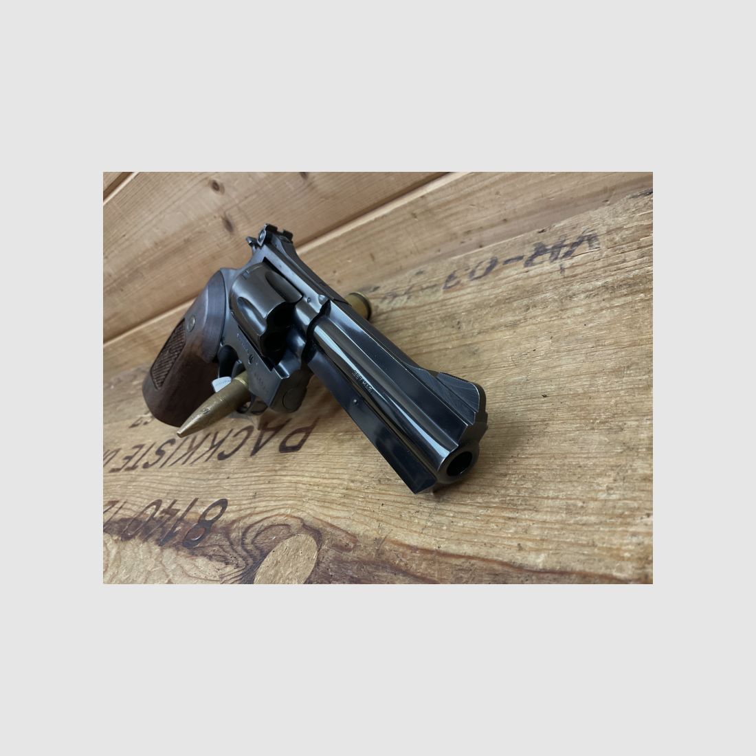 Revolver Amadeo Rossi Mod.971, Kal..357Mag., Holzgriffschalen, super Zustand!!!