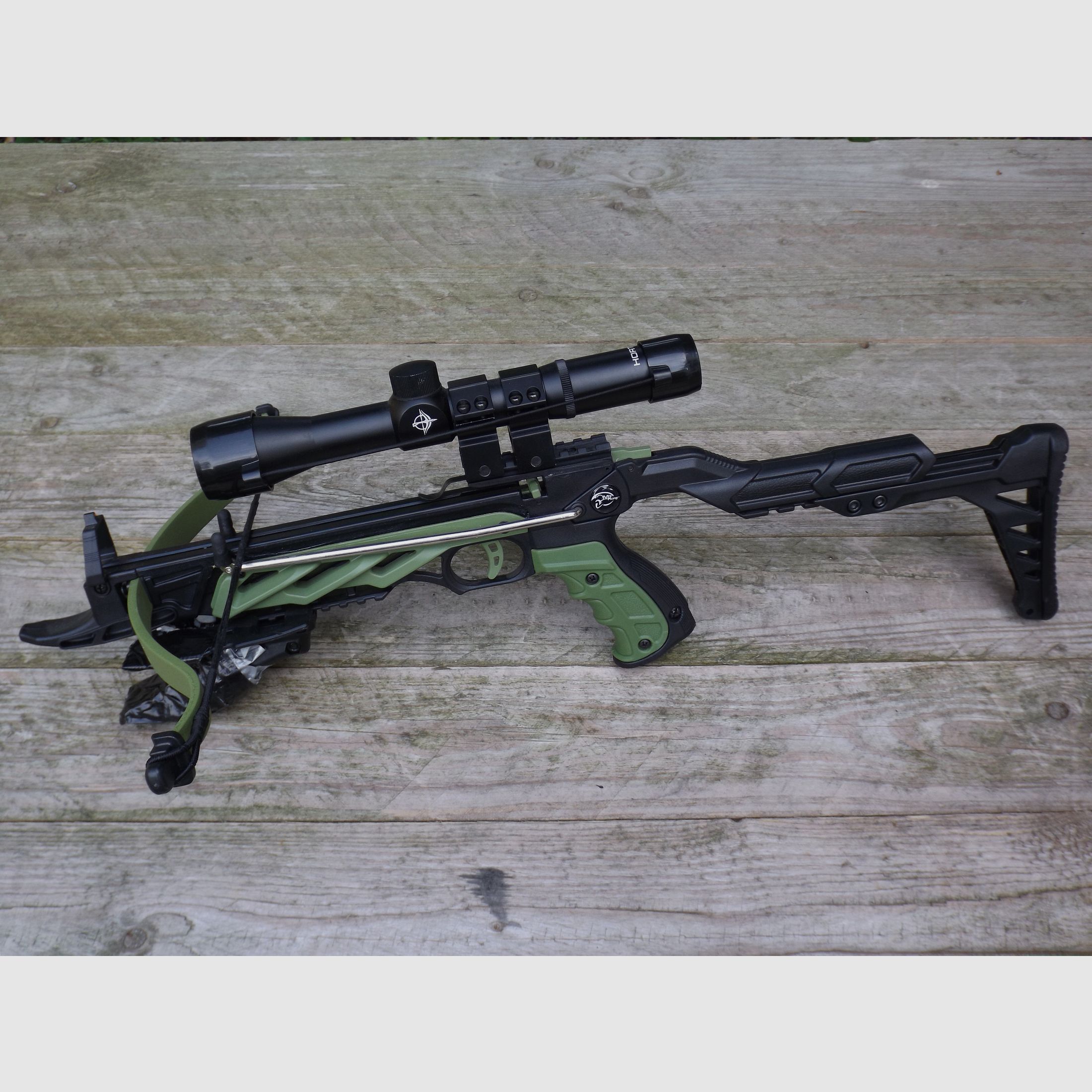 Man Kung Alligator 80 IBS pistola de ballesta con mira telescópica como nueva