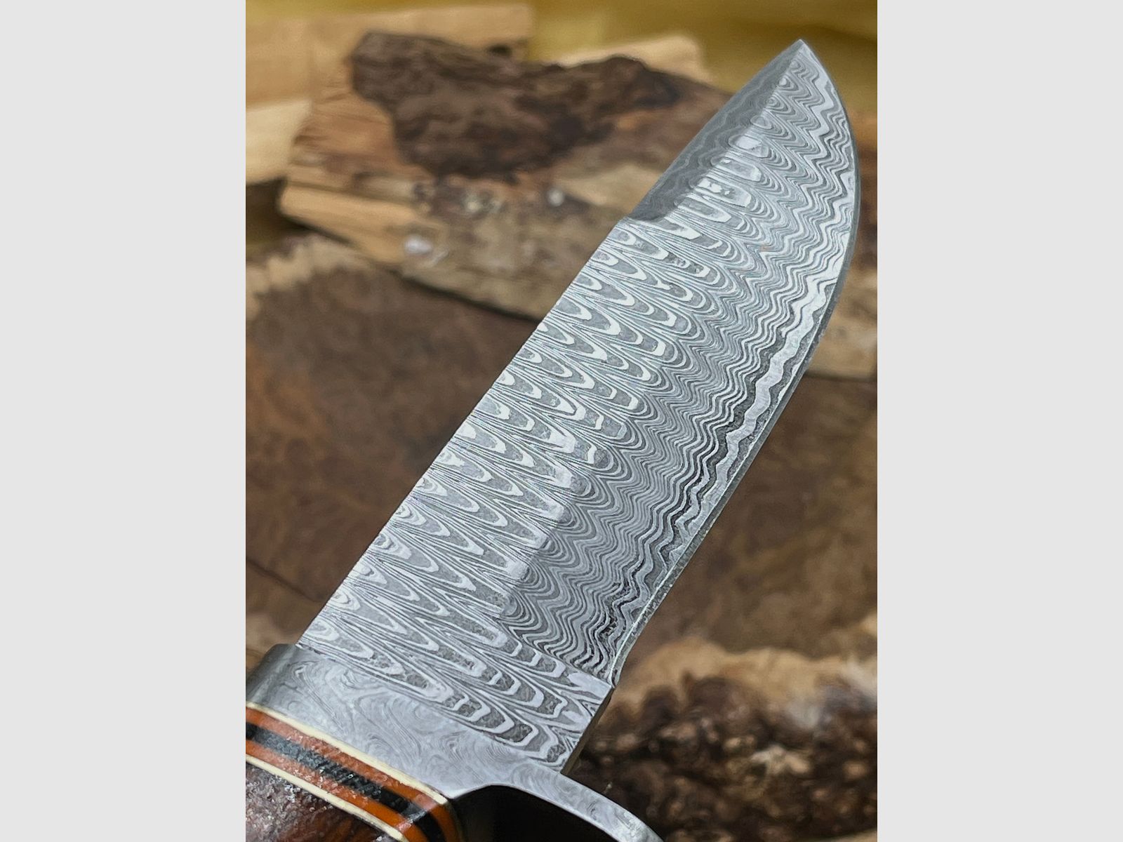Handgefertigtes Damast-Bowiemesser. Jagdmesser. Überlebensmesser. Outdoormesser.