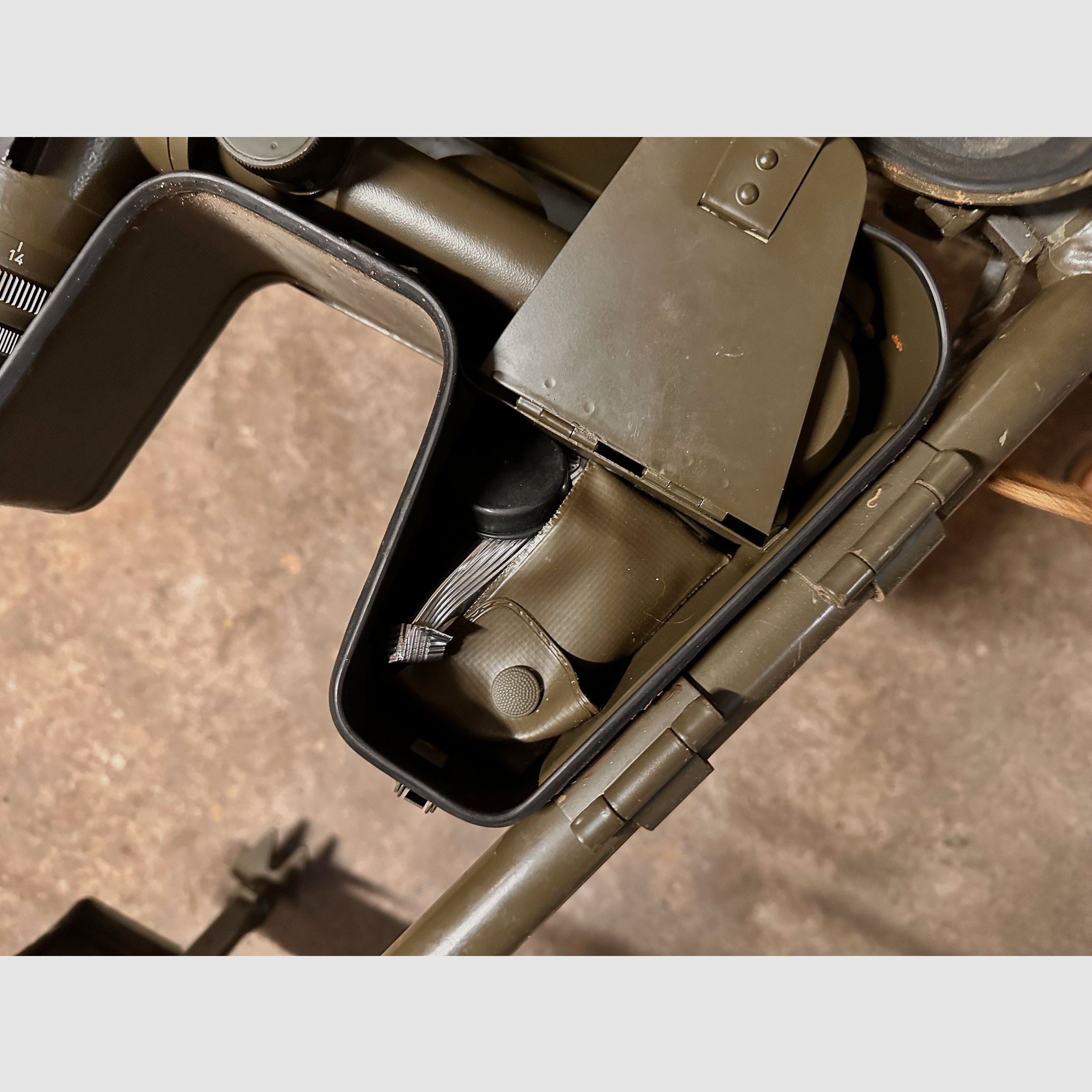 MG 3 affusto terrestre con ottica BW affusto da campo hensoldt wetzlar