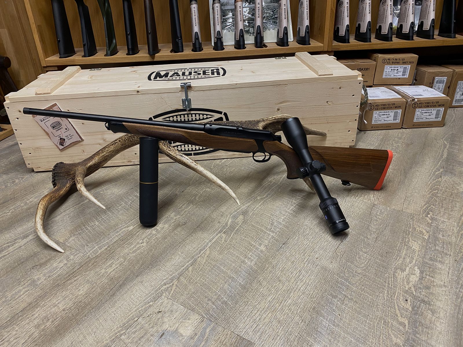 Sauer 505 Ergo Lux, con Zeiss Conquest V6 2-12x50 M, con guida